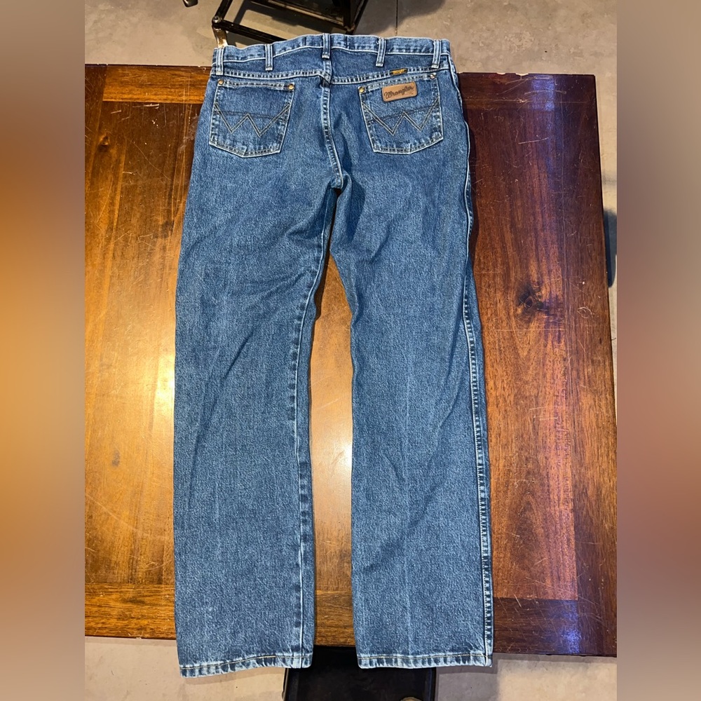 George Strait Wrangler jeans very good condition like new. Size 35 x 32.